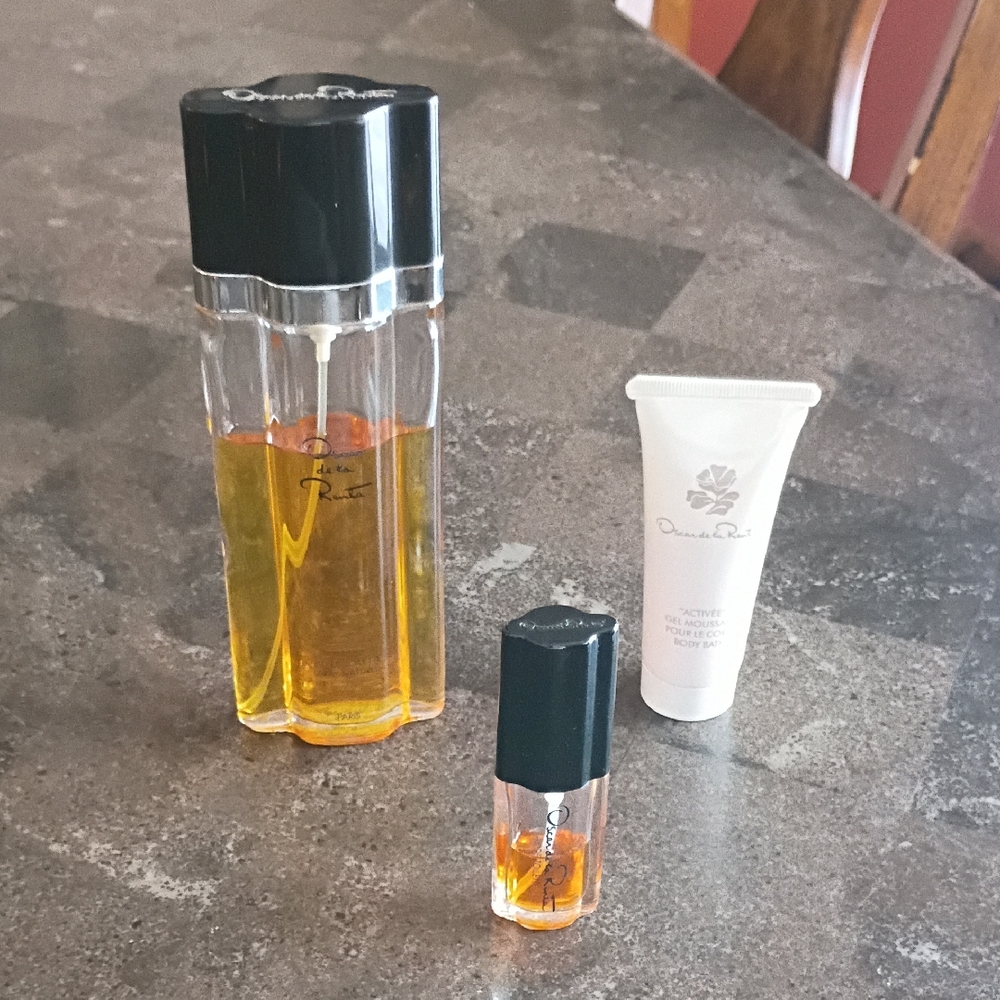 Oscar de la Renta Eau De Toilette Spray And Body Bath